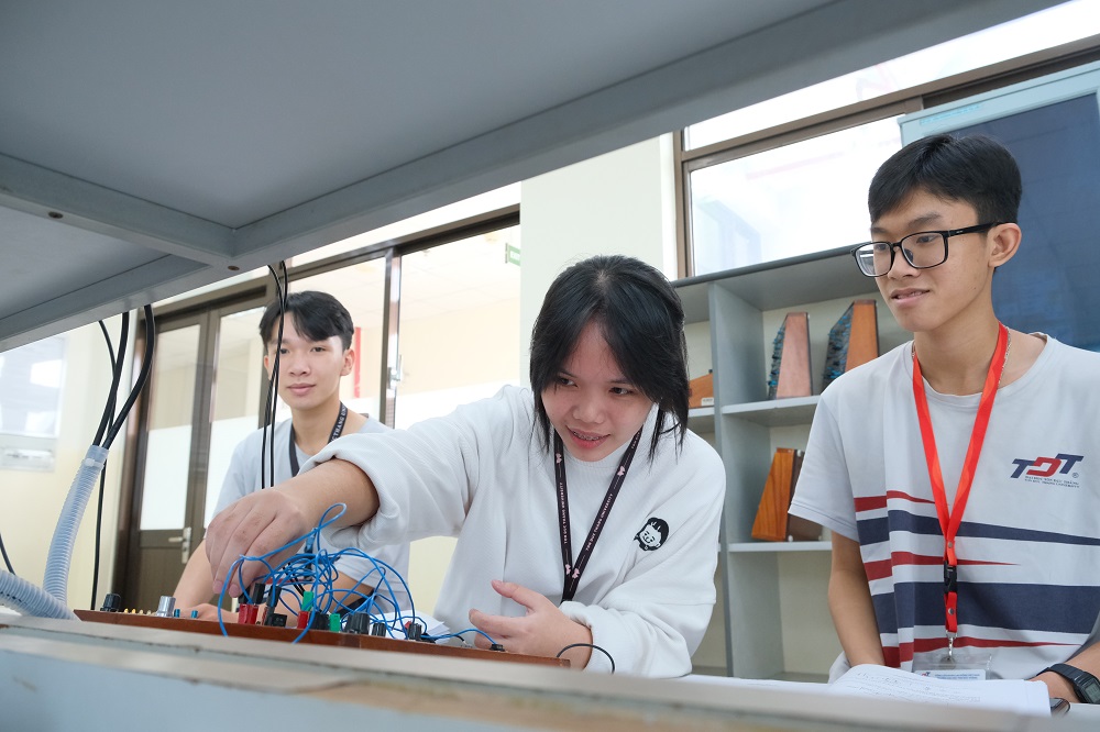 Undergraduate programs taught in Vietnamese and English language